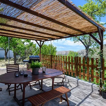Toutounis House Kazaviti 펜션