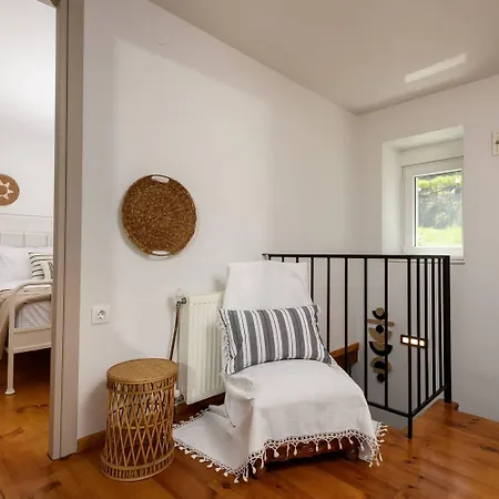펜션 Toutounis House Kazaviti *